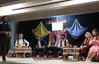 Şemdinli’de ’Komşu Köyün Delisi" tiyatro...