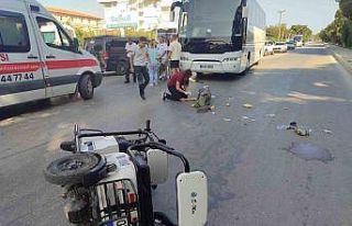 Serik’te otobüs ile elektrikli motosiklet çarpıştı:...