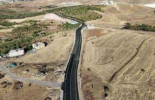 Siirt’te 29 köyün bağlantı yolu sıcak asfaltla...
