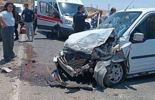 Siirt’te 2 hafif ticari araç çarpıştı: 4 yaralı