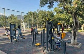 Siirt’te 7 yaşındaki çocuk, parmağını parktaki...