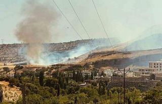 Silopi’de anız yangını, alevler 15 dönümü...
