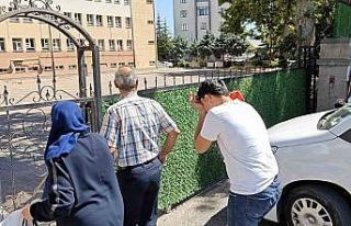 Sınava geç kalan öğrencinin ailesinden gazetecilere...