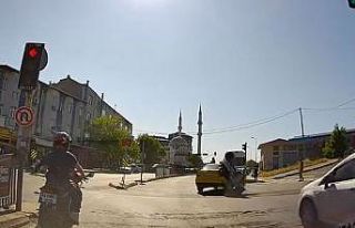 Şişli’de taksi ile çarpışan motosiklet sürücüsü...