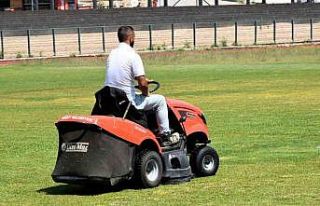 Söğüt’te çim biçme çalışmaları sürüyor