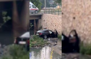 Su kanalında otururken aracın altında kalan çocuk...