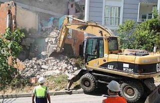 Suç yuvalarına neşter: İlkadım’da metruk bina...