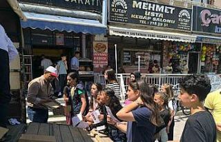 Şuhut’ta takdir belgesi alan öğrencilere ayakkabı...