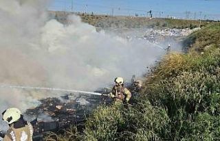 Sultangazi’de katı atık toplama alanında yangın...