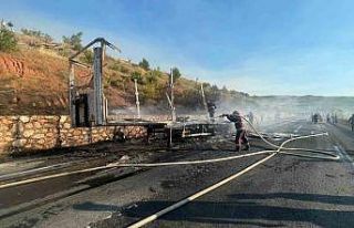 Sunta yüklü dorse alev alev yandı