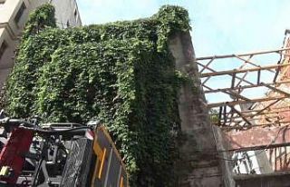 Taksim’de metruk binada yangın