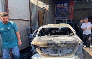 Tamir atölyesindeki otomobilde çıkan yangında...