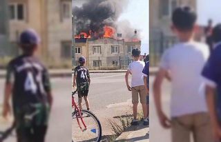 Tamiratı yapılan çatı alev alev yandı