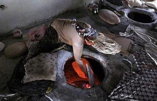 Tandır lavaşı 55 derecelik sıcak bir ortamda pişirilerek...