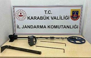 Tarihi kentte defineciler suçüstü yakalandı