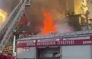 Tarihi semtte çıkan yangın söndürüldü: 5 iş...