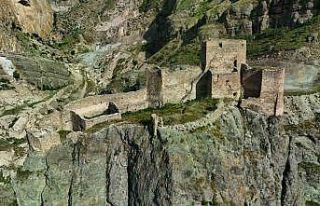 Tarihin izlerini taşıyan ve eşsiz manzarasıyla...