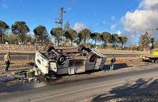 Tarım işçilerini taşıyan servis midibüsü ters...