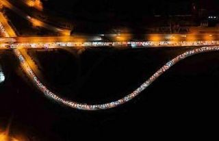 Tatilciler dönüşe geçti, trafik yoğunluğu arttı:...