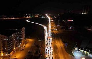 Tatilin son gecesinde trafik yoğunluğu zirve yaptı:...