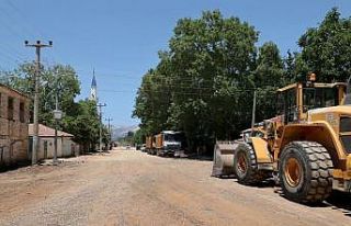 Tavas’ta alt yapı ve üst yapı yenileme çalışmaları...