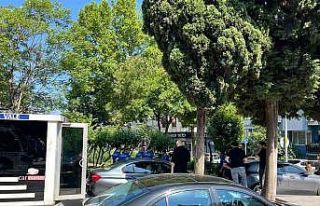 Tedavi gördüğü hastanenin bahçesinde silahlı...