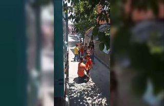 Temizlik personellnin hareketi yürekleri ısıttı