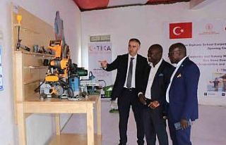 TİKA, Alux Yetimler Okulu’nda marangozluk atölyesi...