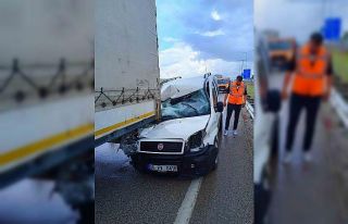 Tır ile hafif ticari araç çarpıştı: 2 yaralı