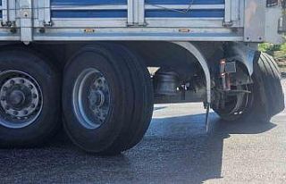 Tırın dorse dingili koptu,