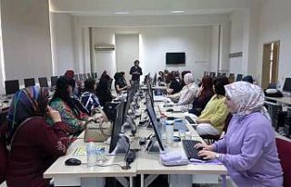 Tokat’ta kadın girişimcilere yapay zekâ eğitimi...