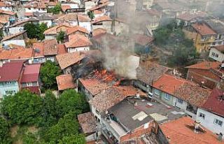 Tokat’ta yanan ev havadan görüntülendi