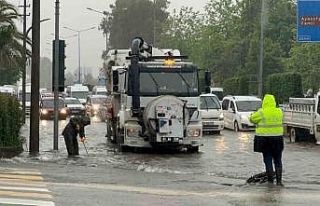 Trabzon’da Büyükşehir ekipleri su baskınları...