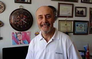 Trabzon’da yayladaki buzul kütlesi dağcıların...