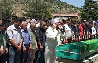 Trafik kazasında hayatını kaybeden genç, son yolculuğuna...