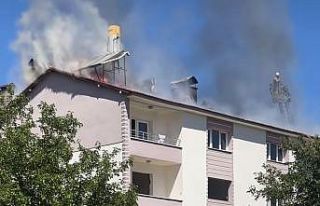 Tunceli’de bina çatısında çıkan yangın söndürüldü