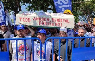 TÜRK-İŞ, bağlı olduğu sendikalarla birlikte...