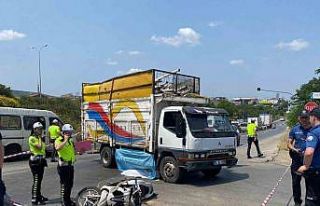 Ümraniye’de kamyonete çarpan motosikletli hayatını...