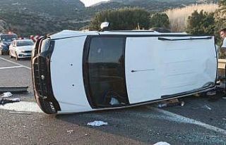 Uşak’ta hafif ticari aracın devrildi: 1 ölü,...