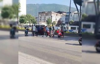 Üst geçit ihlali kazaya mâl oldu... Otomobilin...