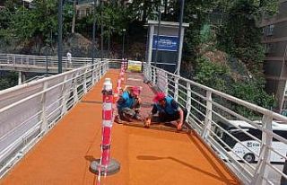 Üstgeçitlerin zemin kaplaması değiştiriliyor