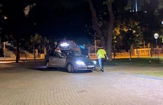 Uygulamayı görünce kaldırıma çıktı, yine kaçamadı