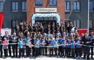 Vali Aksoy, Eskişehir Anadolu İmam Hatip Lisesi’nin...