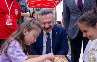 Vali Aksoy, ’Geleneksel Oyunlar Tırı’nı ziyaret...