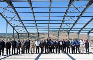 Vali Aydoğdu, Refahiye’de "Çok Amaçlı Salon"...