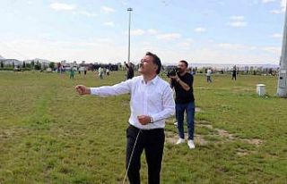 Vali Çiçek uçurtma uçurdu, bağımlılıkla mücadelede...