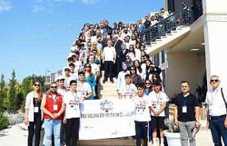 Vali Hatipoğlu, öğrencilerle bir araya geldi