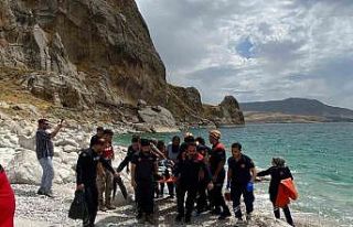 Van Gölü’ne giren 14 yaşındaki çocuk akıntıya...