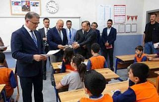 Van’da öğrencilerin karne heyecanı