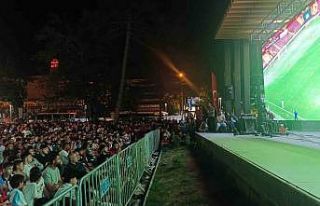 Vanspor FK taraftarları final coşkusunu dev ekranda...